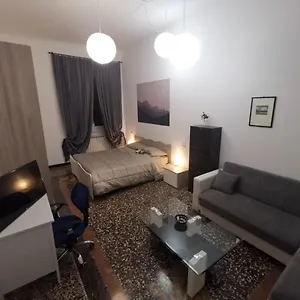 Wow - 175 Mq - Posteggio Privato - Davanti Porto Traghetti - Fino A 10 Posti Letto , Genova Italia